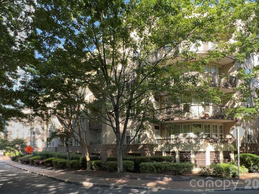 405 7th Street, Charlotte, NC 28202.  MLS# CAR4384927, YatesRealty ID 18152. 