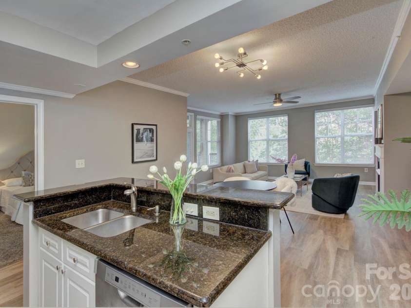 405 7th Street, Charlotte, NC 28202.  MLS# CAR4384927, YatesRealty ID 18152. 