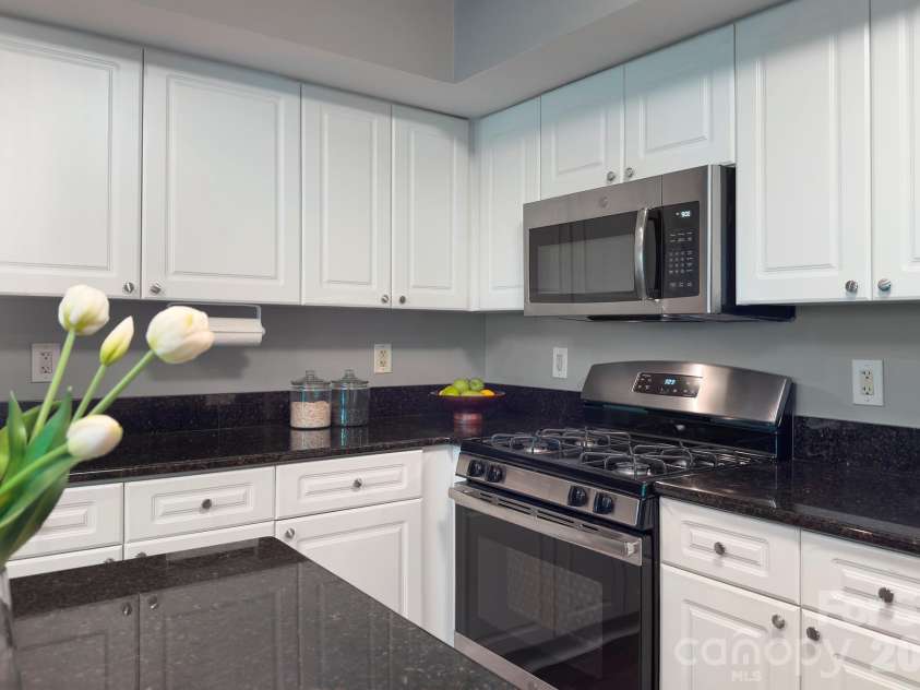 405 7th Street, Charlotte, NC 28202.  MLS# CAR4384927, YatesRealty ID 18152. 