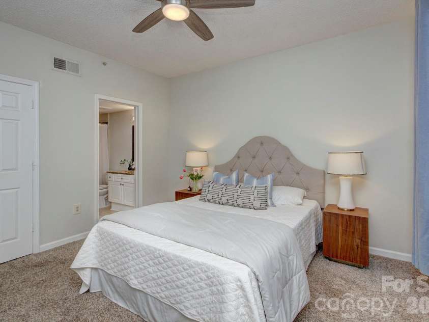 405 7th Street, Charlotte, NC 28202.  MLS# CAR4384927, YatesRealty ID 18152. 