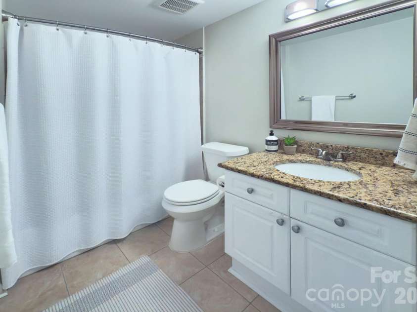 405 7th Street, Charlotte, NC 28202.  MLS# CAR4384927, YatesRealty ID 18152. 