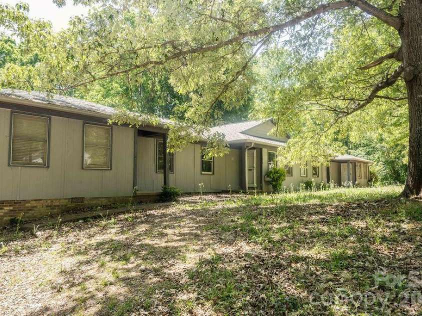2472 Lake Street, Lincolnton, NC 28092.  MLS# CAR4374146, YatesRealty ID 18153. 