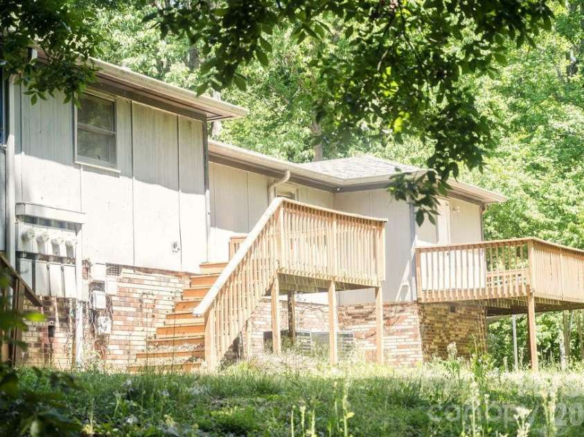 2472 Lake Street, Lincolnton, NC 28092.  MLS# CAR4374146, YatesRealty ID 18153. 