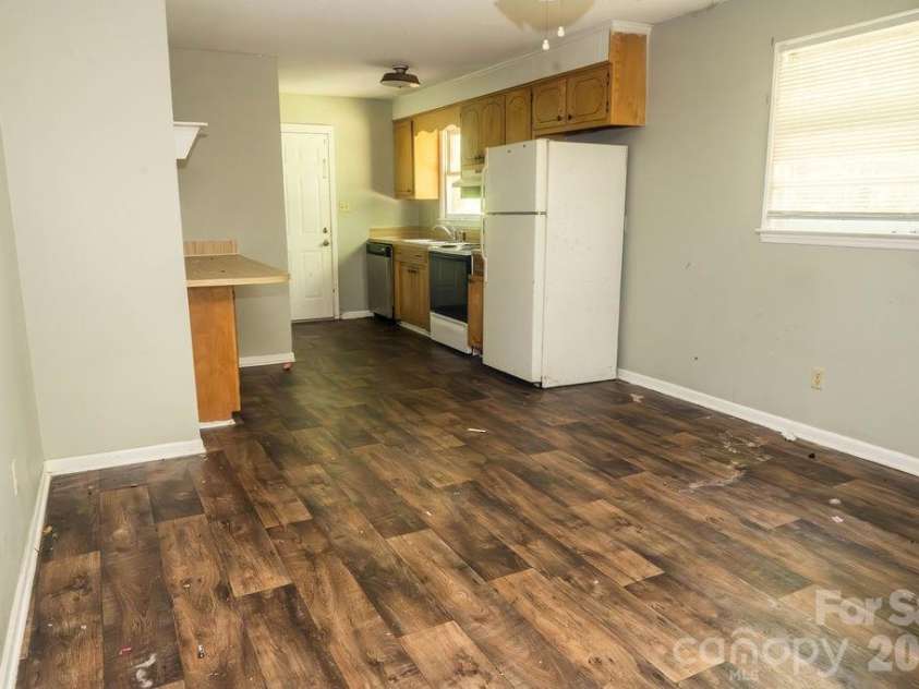 2472 Lake Street, Lincolnton, NC 28092.  MLS# CAR4374146, YatesRealty ID 18153. 