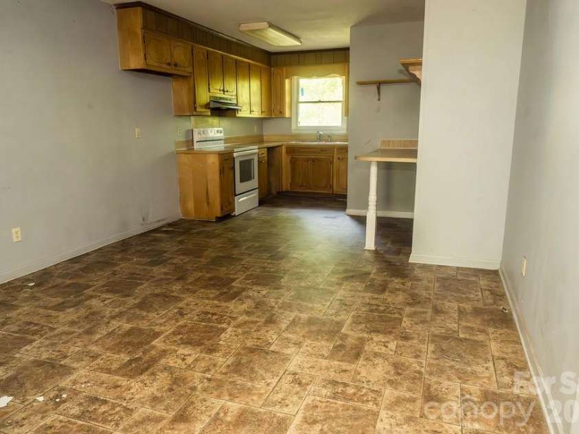 2472 Lake Street, Lincolnton, NC 28092.  MLS# CAR4374146, YatesRealty ID 18153. 