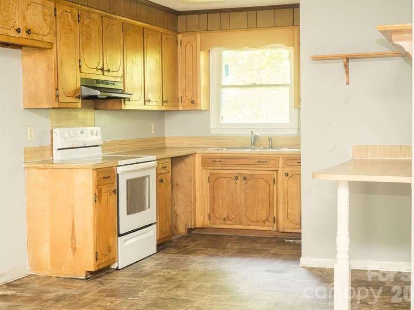 2472 Lake Street, Lincolnton, NC 28092.  MLS# CAR4374146, YatesRealty ID 18153. 
