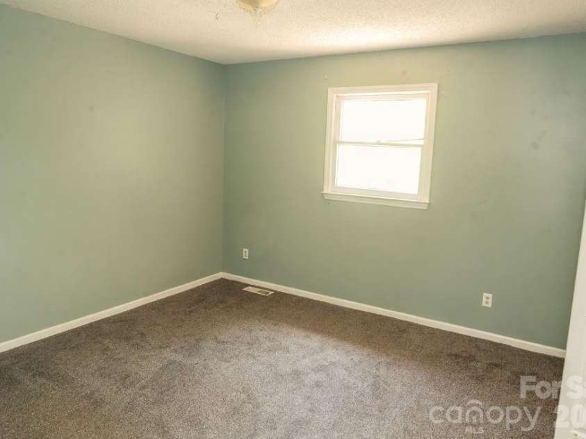 2472 Lake Street, Lincolnton, NC 28092.  MLS# CAR4374146, YatesRealty ID 18153. 