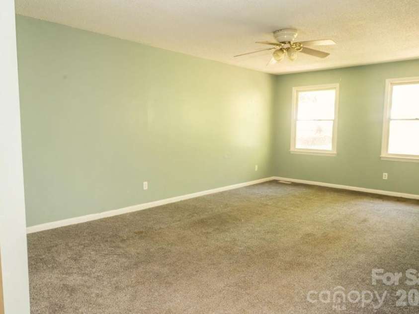 2472 Lake Street, Lincolnton, NC 28092.  MLS# CAR4374146, YatesRealty ID 18153. 
