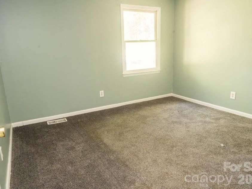 2472 Lake Street, Lincolnton, NC 28092.  MLS# CAR4374146, YatesRealty ID 18153. 