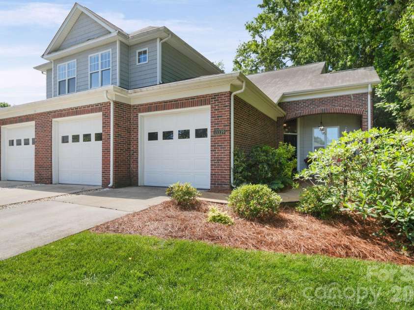 13339 Mint Lake Drive, Matthews, NC 28105.  MLS# CAR4373352, YatesRealty ID 18154. 