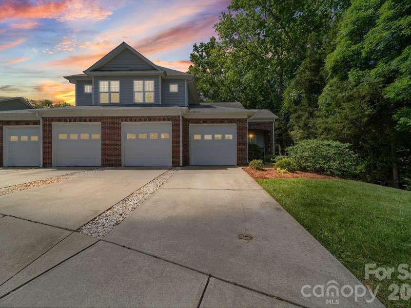 13339 Mint Lake Drive, Matthews, NC 28105.  MLS# CAR4373352, YatesRealty ID 18154. 