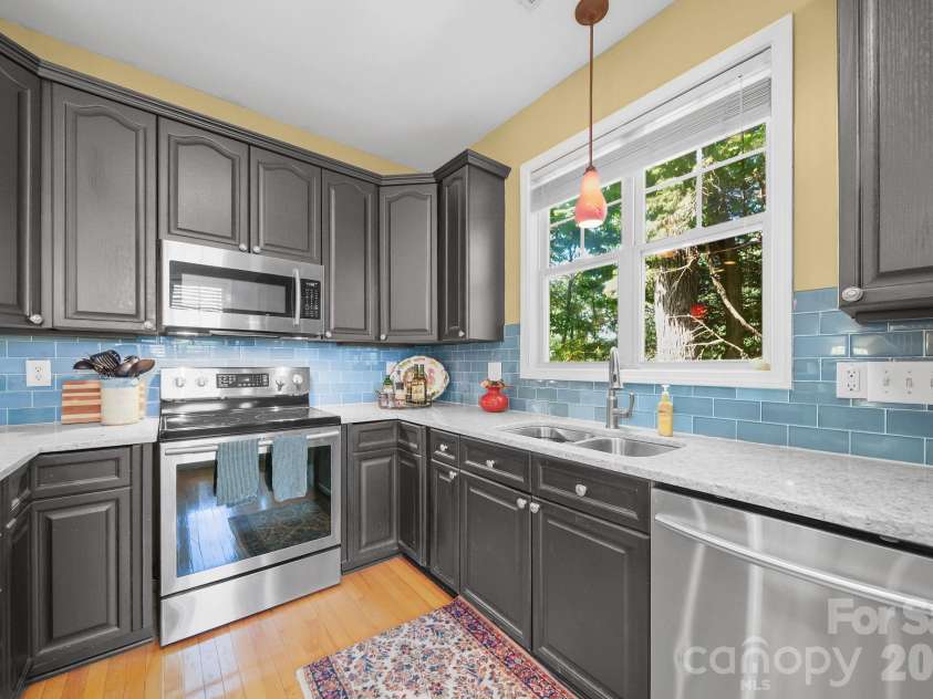 13339 Mint Lake Drive, Matthews, NC 28105.  MLS# CAR4373352, YatesRealty ID 18154. 