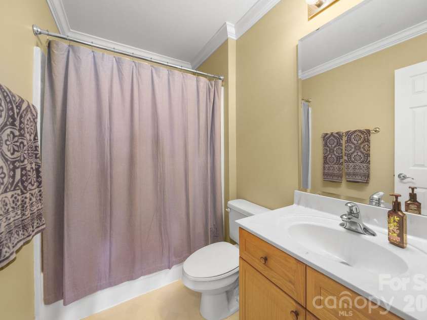 13339 Mint Lake Drive, Matthews, NC 28105.  MLS# CAR4373352, YatesRealty ID 18154. 