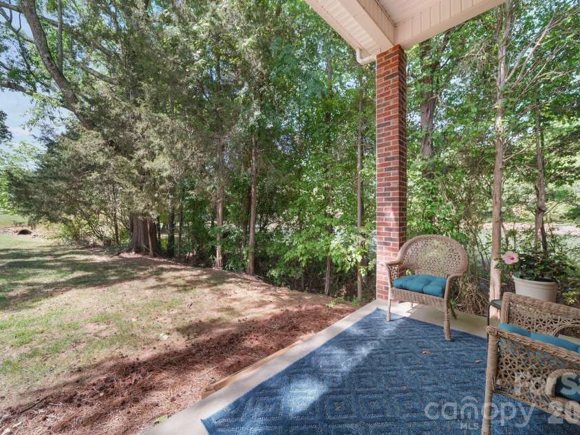 13339 Mint Lake Drive, Matthews, NC 28105.  MLS# CAR4373352, YatesRealty ID 18154. 