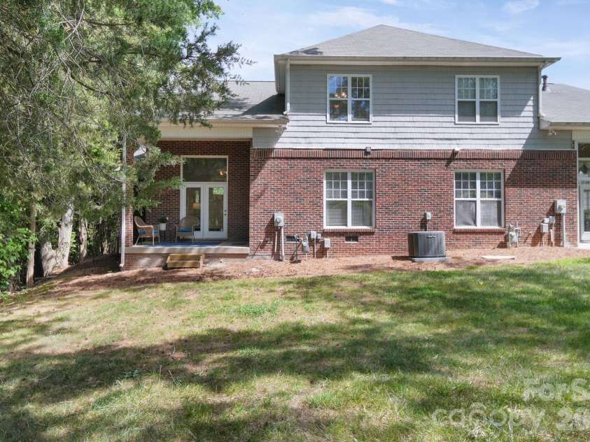 13339 Mint Lake Drive, Matthews, NC 28105.  MLS# CAR4373352, YatesRealty ID 18154. 