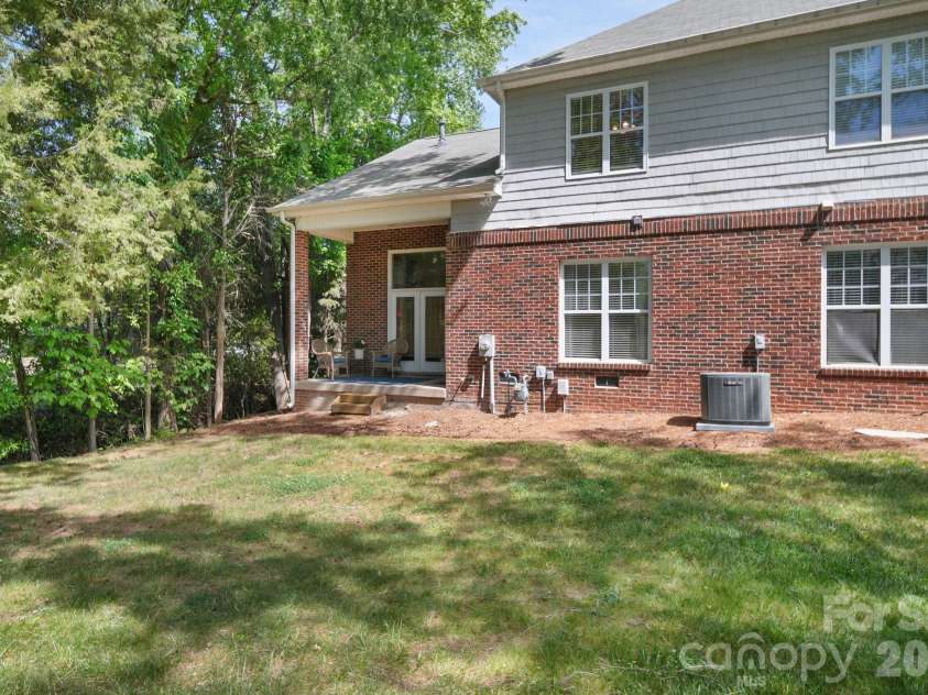 13339 Mint Lake Drive, Matthews, NC 28105.  MLS# CAR4373352, YatesRealty ID 18154. 