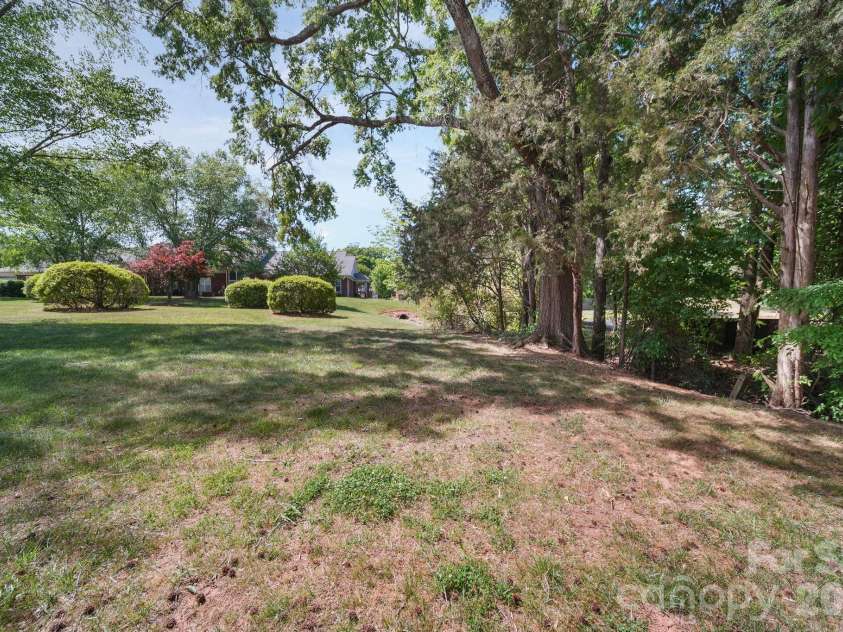 13339 Mint Lake Drive, Matthews, NC 28105.  MLS# CAR4373352, YatesRealty ID 18154. 