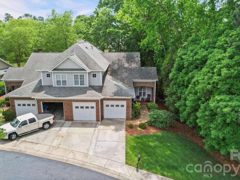 13339 Mint Lake Drive, Matthews, NC 28105.  MLS# CAR4373352, YatesRealty ID 18154. 