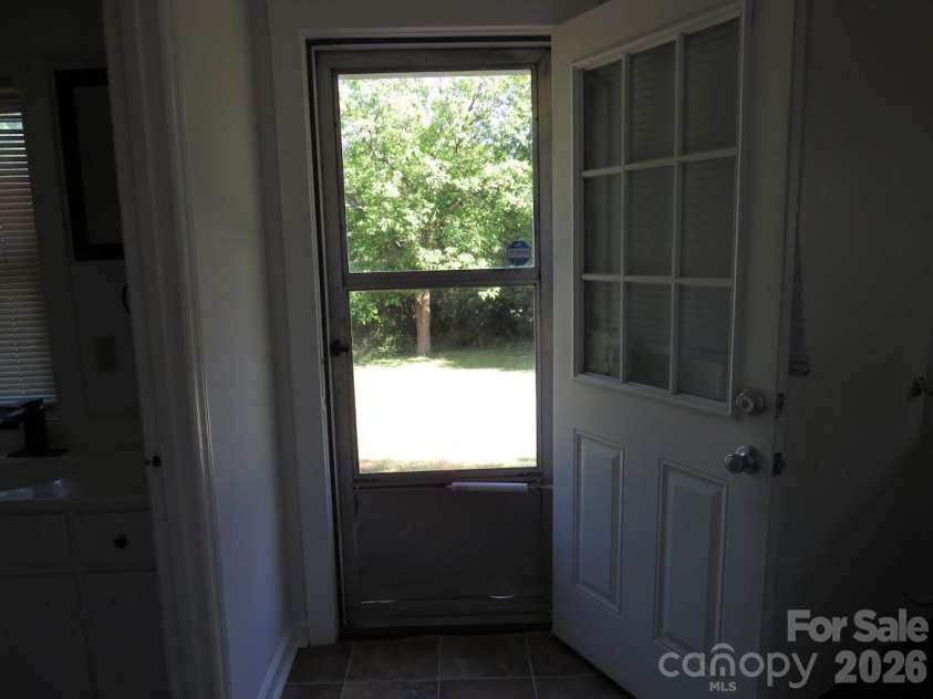406 River Drive, Gaffney, SC 29340.  MLS# CAR4376358, YatesRealty ID 18155. 