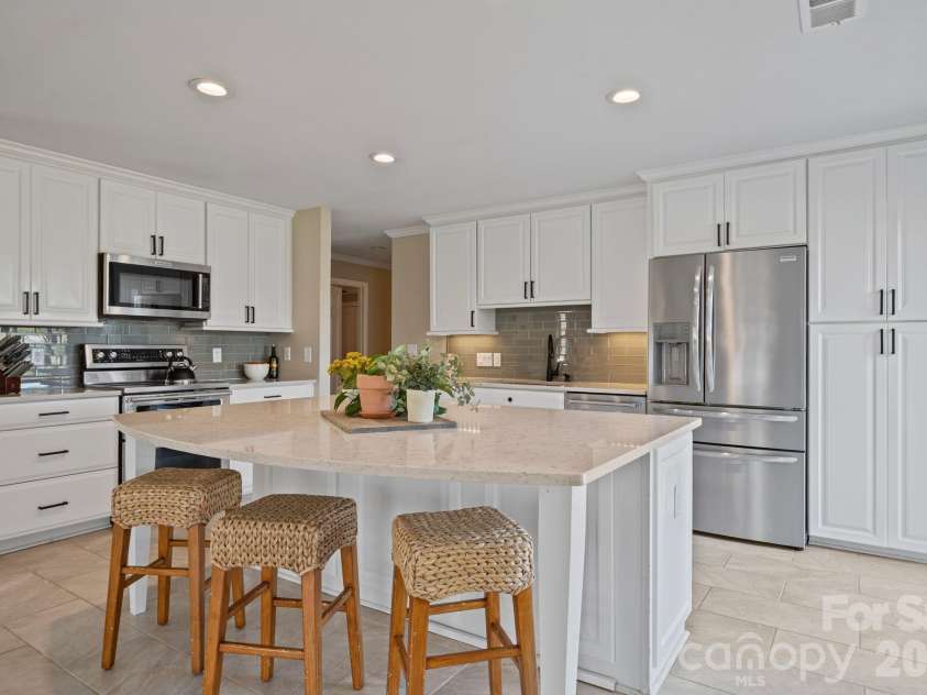 22 Honeysuckle Lane, Lake Wylie, SC 29710.  MLS# CAR4357913, YatesRealty ID 18156. 