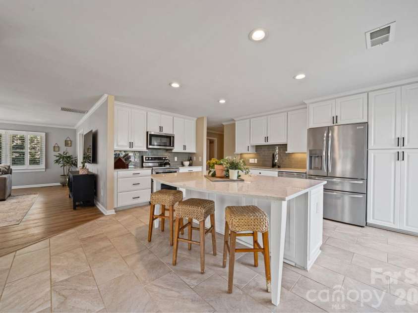 22 Honeysuckle Lane, Lake Wylie, SC 29710.  MLS# CAR4357913, YatesRealty ID 18156. 