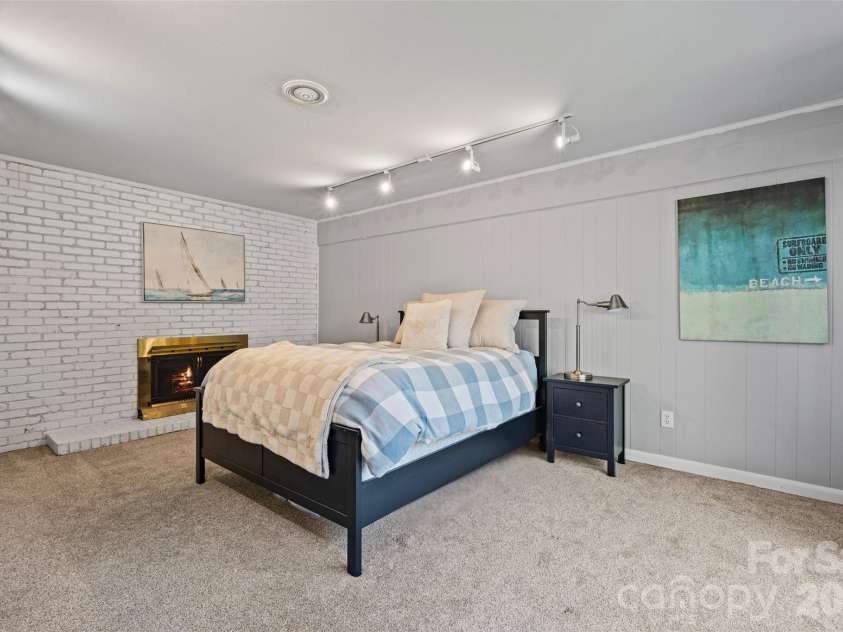 22 Honeysuckle Lane, Lake Wylie, SC 29710.  MLS# CAR4357913, YatesRealty ID 18156. 