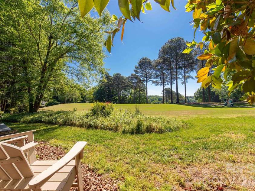 22 Honeysuckle Lane, Lake Wylie, SC 29710.  MLS# CAR4357913, YatesRealty ID 18156. 