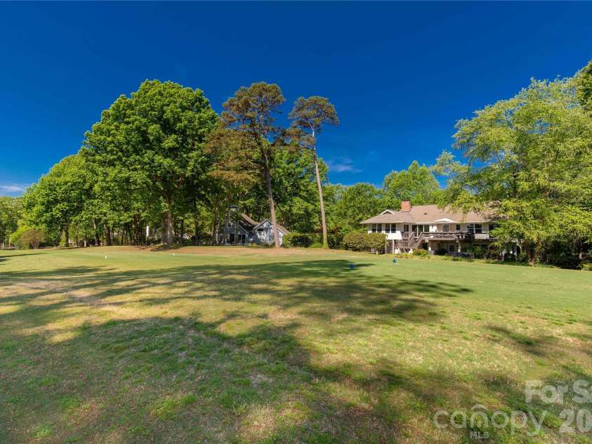 22 Honeysuckle Lane, Lake Wylie, SC 29710.  MLS# CAR4357913, YatesRealty ID 18156. 