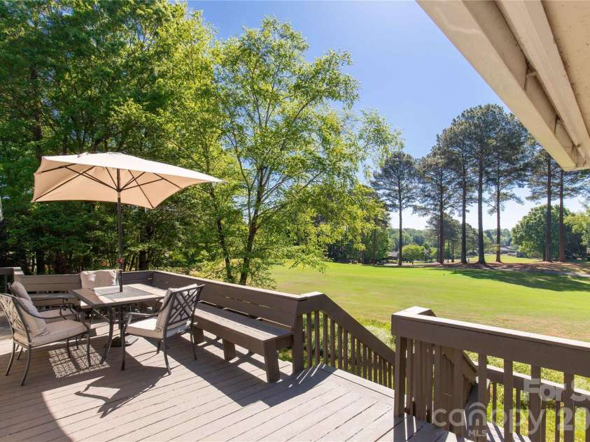 22 Honeysuckle Lane, Lake Wylie, SC 29710.  MLS# CAR4357913, YatesRealty ID 18156. 