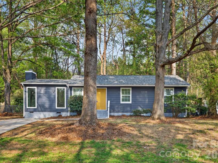 5143 Delivau Drive, Charlotte, NC 28215.  MLS# CAR4364426, YatesRealty ID 18157. 