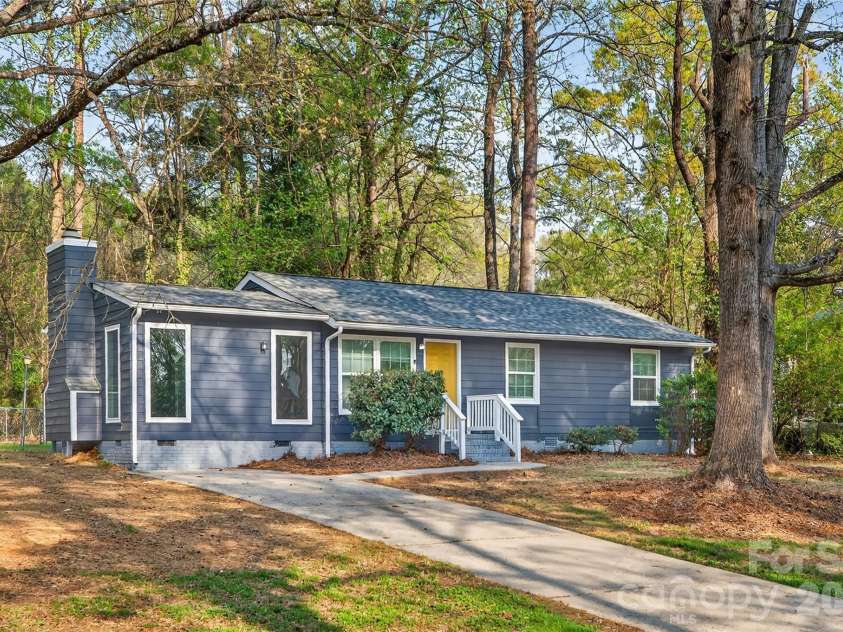 5143 Delivau Drive, Charlotte, NC 28215.  MLS# CAR4364426, YatesRealty ID 18157. 