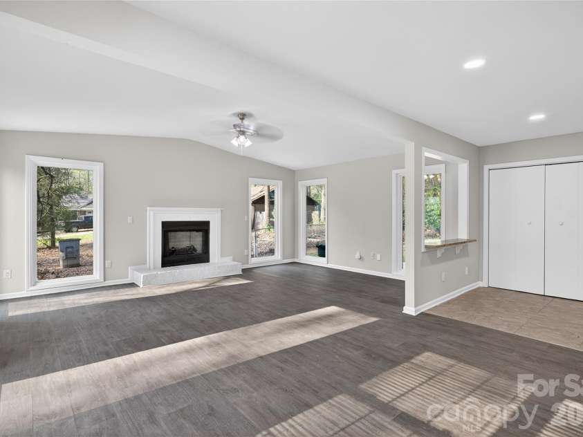 5143 Delivau Drive, Charlotte, NC 28215.  MLS# CAR4364426, YatesRealty ID 18157. 