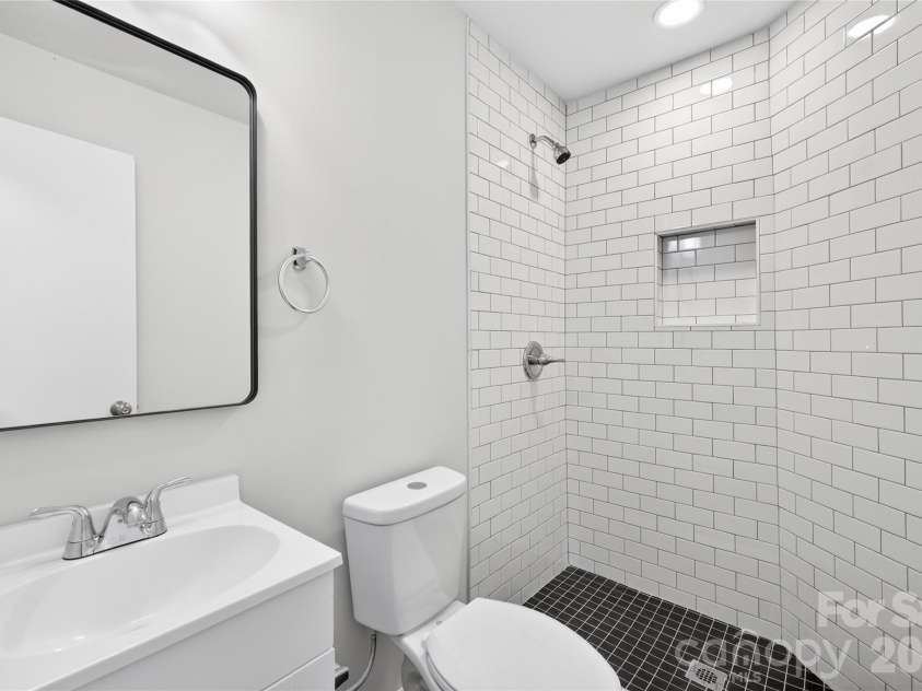 5143 Delivau Drive, Charlotte, NC 28215.  MLS# CAR4364426, YatesRealty ID 18157. 