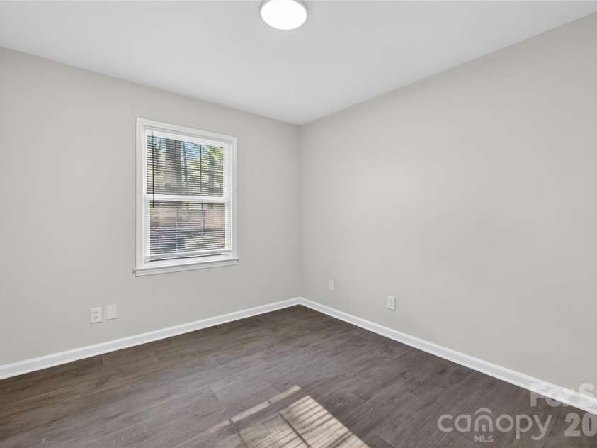 5143 Delivau Drive, Charlotte, NC 28215.  MLS# CAR4364426, YatesRealty ID 18157. 