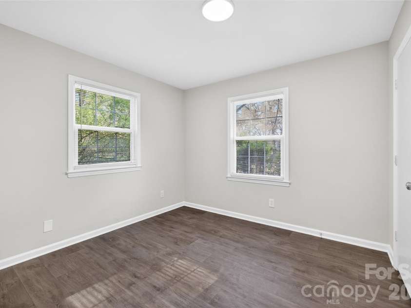 5143 Delivau Drive, Charlotte, NC 28215.  MLS# CAR4364426, YatesRealty ID 18157. 