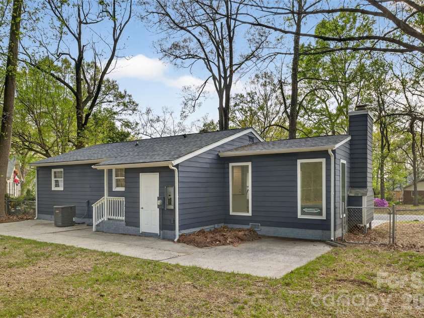 5143 Delivau Drive, Charlotte, NC 28215.  MLS# CAR4364426, YatesRealty ID 18157. 