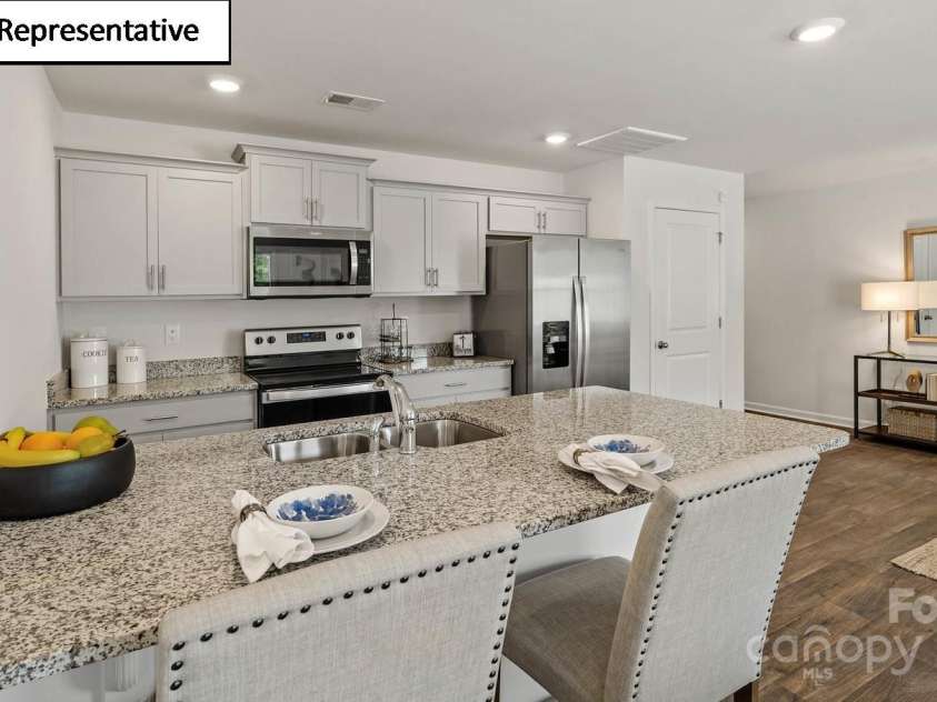 5908 Faron Way, Charlotte, NC 28262.  MLS# CAR4268511, YatesRealty ID 18158. Open kitchen with peninsula