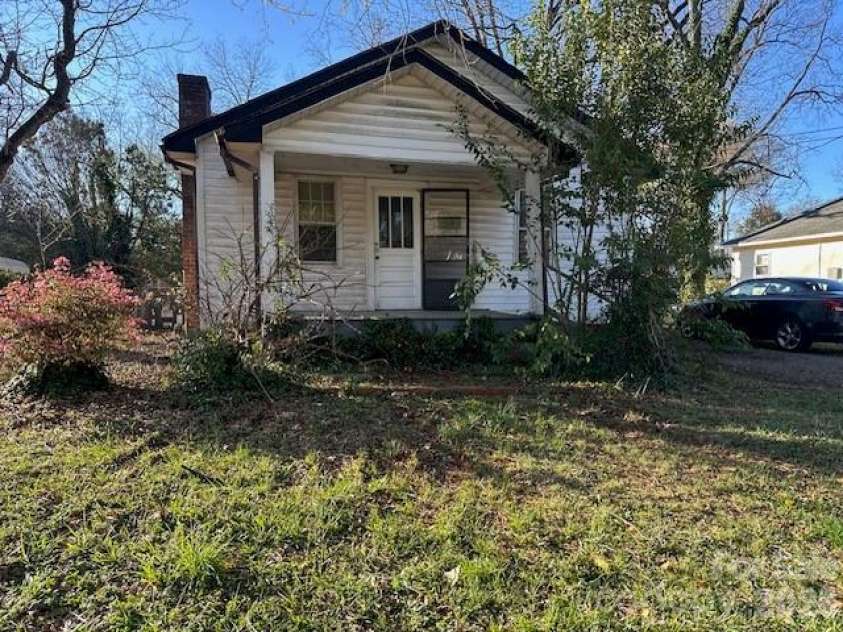 921 Reliance Street, Charlotte, NC 28208.  MLS# CAR4375669, YatesRealty ID 18158. 