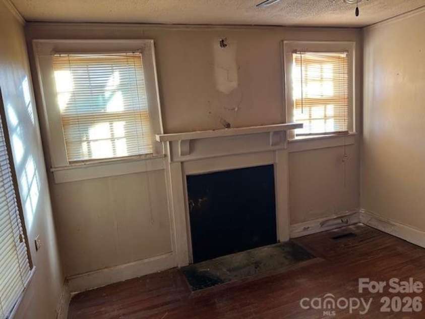 921 Reliance Street, Charlotte, NC 28208.  MLS# CAR4375669, YatesRealty ID 18158. 