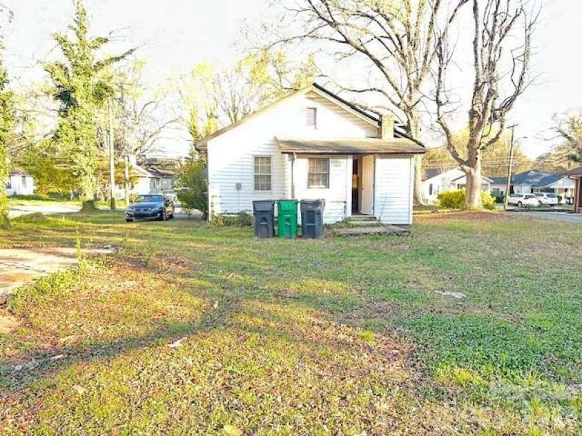 921 Reliance Street, Charlotte, NC 28208.  MLS# CAR4375669, YatesRealty ID 18158. 