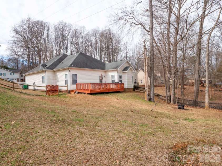 5912 Almond Road, Charlotte, NC 28227.  MLS# CAR4401036, YatesRealty ID 18162. 
