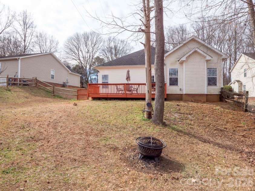 5912 Almond Road, Charlotte, NC 28227.  MLS# CAR4401036, YatesRealty ID 18162. 