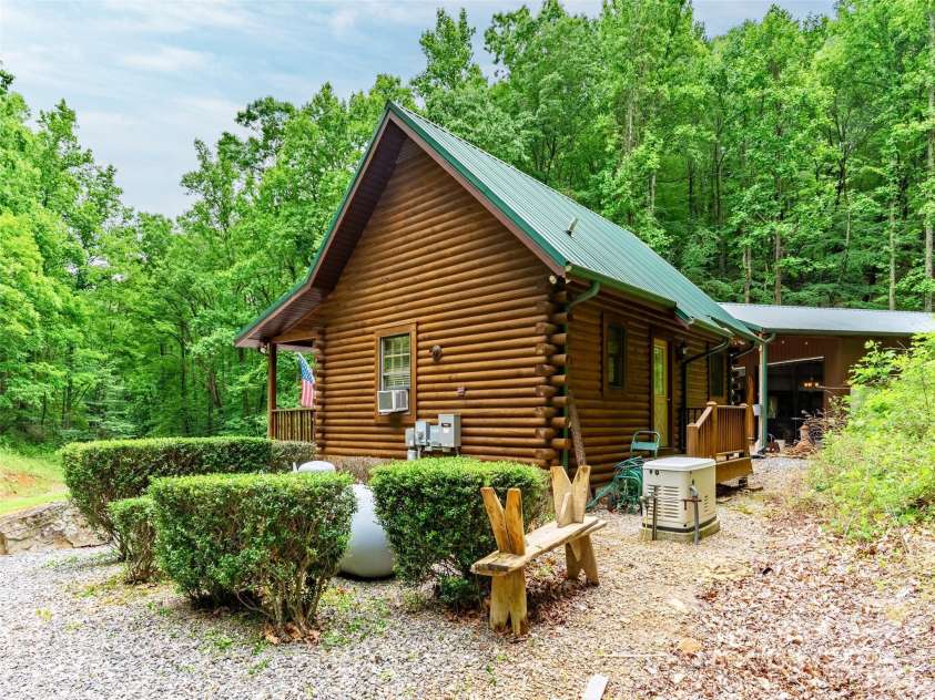 125 Cypress Lane, Saluda, NC 28773.  MLS# CAR4265595, YatesRealty ID 18163. 