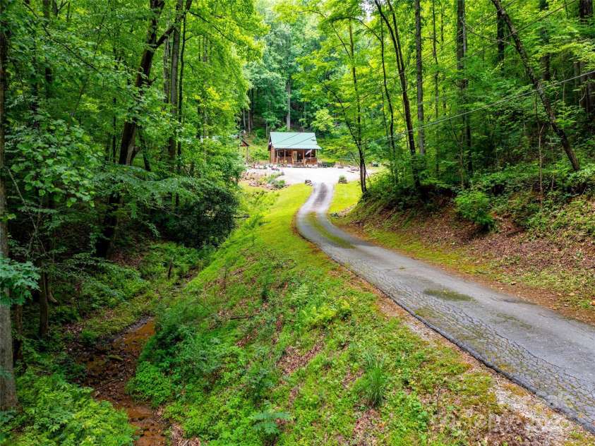 125 Cypress Lane, Saluda, NC 28773.  MLS# CAR4265595, YatesRealty ID 18163. 