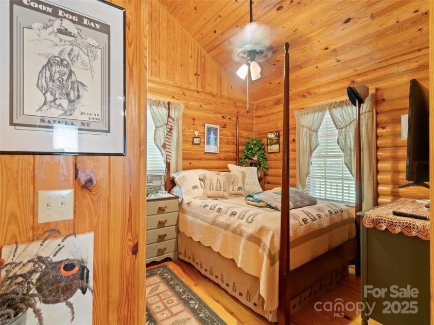 125 Cypress Lane, Saluda, NC 28773.  MLS# CAR4265595, YatesRealty ID 18163. 