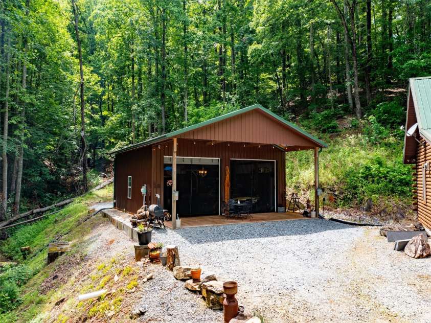 125 Cypress Lane, Saluda, NC 28773.  MLS# CAR4265595, YatesRealty ID 18163. 