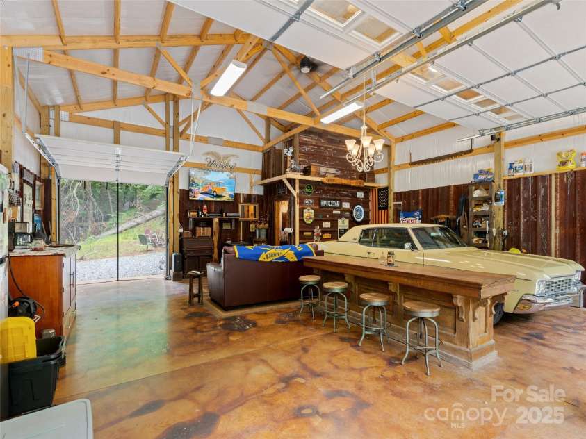 125 Cypress Lane, Saluda, NC 28773.  MLS# CAR4265595, YatesRealty ID 18163. 