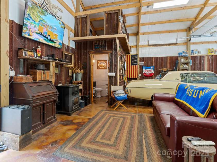 125 Cypress Lane, Saluda, NC 28773.  MLS# CAR4265595, YatesRealty ID 18163. 