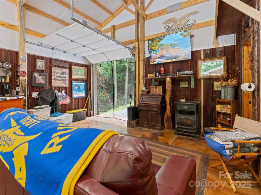 125 Cypress Lane, Saluda, NC 28773.  MLS# CAR4265595, YatesRealty ID 18163. 