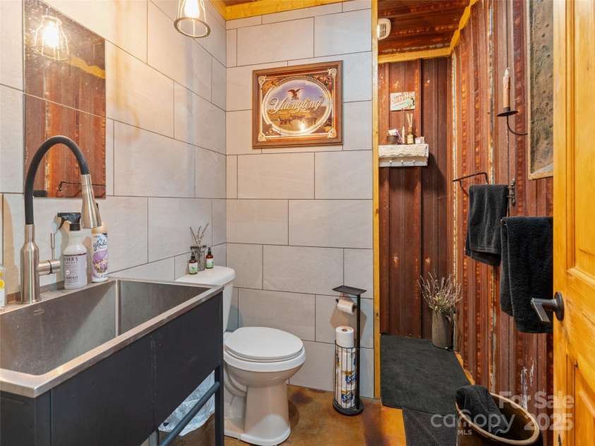 125 Cypress Lane, Saluda, NC 28773.  MLS# CAR4265595, YatesRealty ID 18163. 